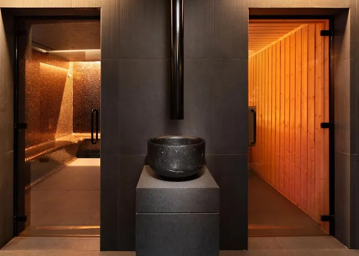 Отель Eurostars Aliados 5*